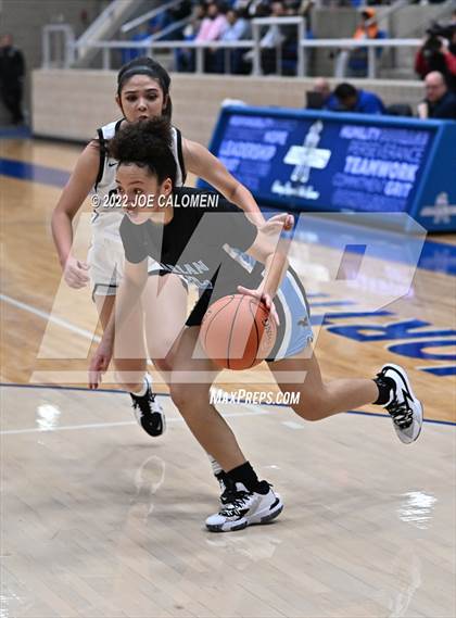 Thumbnail 2 in Clark vs Harlan (UIL 6A Region 4 Regional Semifinal) photogallery.