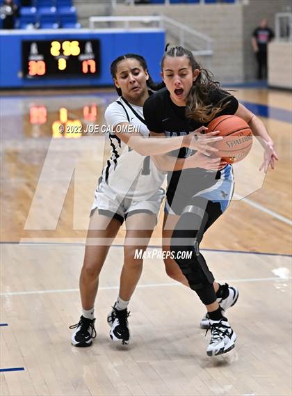 Thumbnail 3 in Clark vs Harlan (UIL 6A Region 4 Regional Semifinal) photogallery.