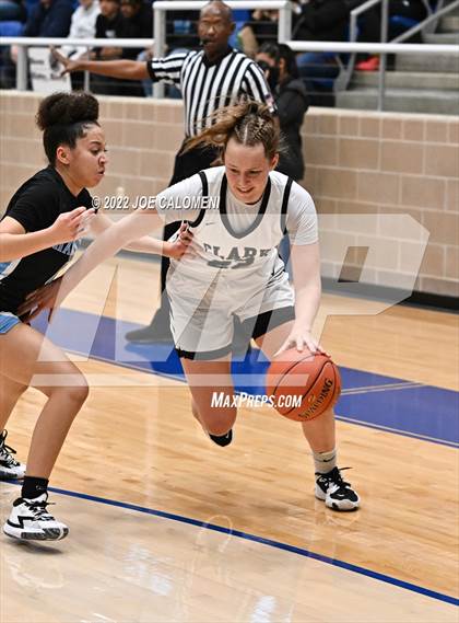 Thumbnail 2 in Clark vs Harlan (UIL 6A Region 4 Regional Semifinal) photogallery.