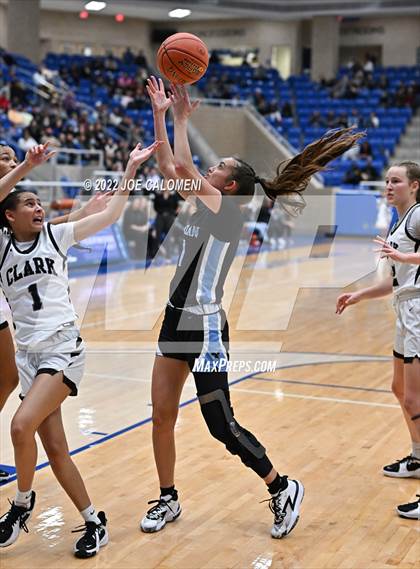 Thumbnail 2 in Clark vs Harlan (UIL 6A Region 4 Regional Semifinal) photogallery.