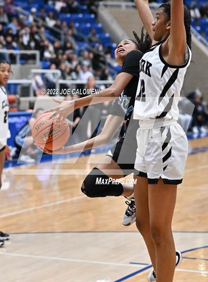 Thumbnail 2 in Clark vs Harlan (UIL 6A Region 4 Regional Semifinal) photogallery.