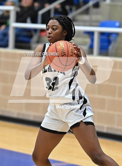 Thumbnail 2 in Clark vs Harlan (UIL 6A Region 4 Regional Semifinal) photogallery.
