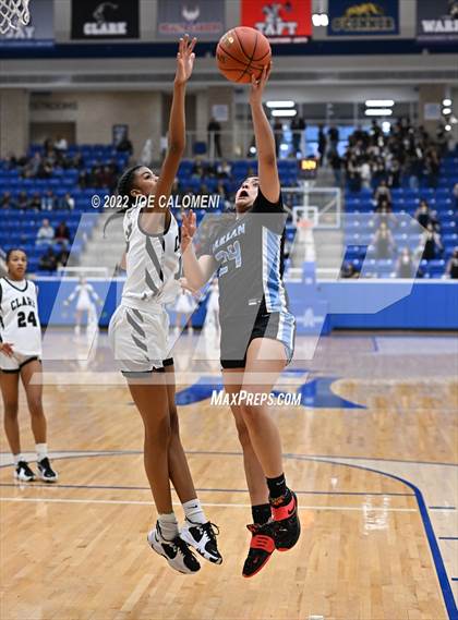 Thumbnail 1 in Clark vs Harlan (UIL 6A Region 4 Regional Semifinal) photogallery.