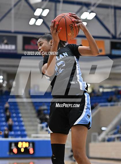 Thumbnail 2 in Clark vs Harlan (UIL 6A Region 4 Regional Semifinal) photogallery.