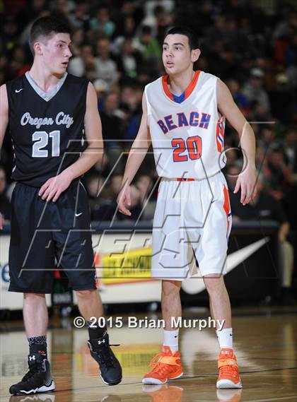 Thumbnail 1 in Rainier Beach vs. Oregon City (Les Schwab Invitational) photogallery.