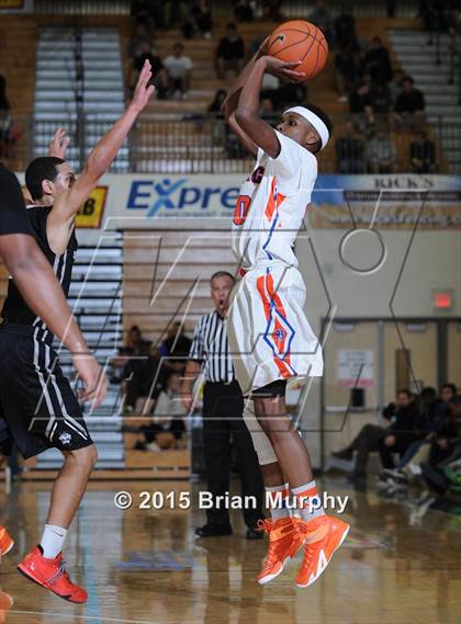 Thumbnail 2 in Rainier Beach vs. Oregon City (Les Schwab Invitational) photogallery.