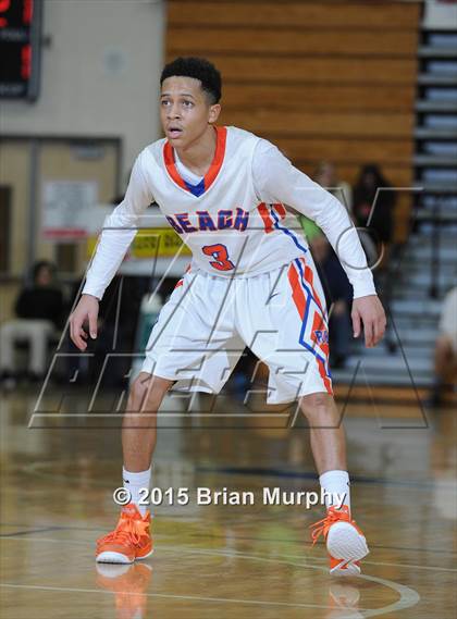 Thumbnail 1 in Rainier Beach vs. Oregon City (Les Schwab Invitational) photogallery.