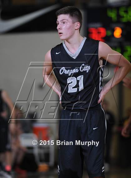 Thumbnail 2 in Rainier Beach vs. Oregon City (Les Schwab Invitational) photogallery.