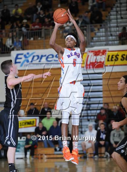 Thumbnail 2 in Rainier Beach vs. Oregon City (Les Schwab Invitational) photogallery.
