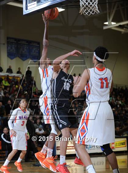 Thumbnail 3 in Rainier Beach vs. Oregon City (Les Schwab Invitational) photogallery.