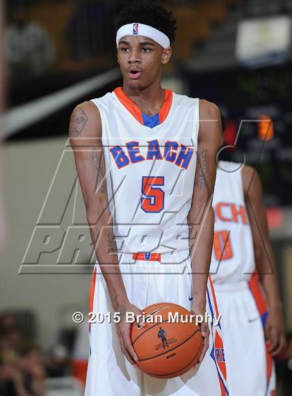 Thumbnail 3 in Rainier Beach vs. Oregon City (Les Schwab Invitational) photogallery.