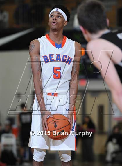 Thumbnail 1 in Rainier Beach vs. Oregon City (Les Schwab Invitational) photogallery.