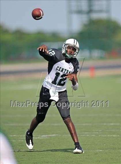 Thumbnail 2 in Madison vs. Central (Florida vs. Texas Football Showcase) photogallery.