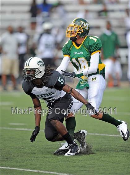 Thumbnail 2 in Madison vs. Central (Florida vs. Texas Football Showcase) photogallery.