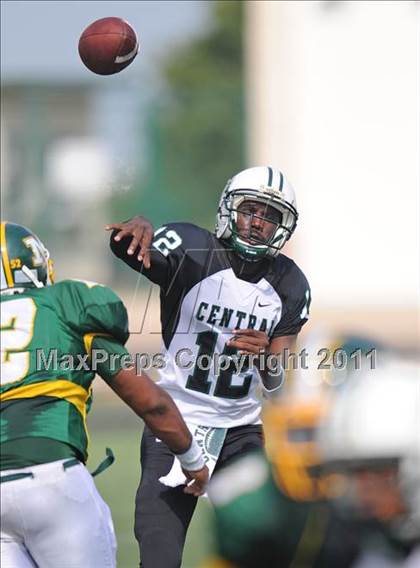 Thumbnail 1 in Madison vs. Central (Florida vs. Texas Football Showcase) photogallery.