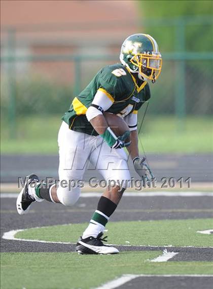 Thumbnail 1 in Madison vs. Central (Florida vs. Texas Football Showcase) photogallery.