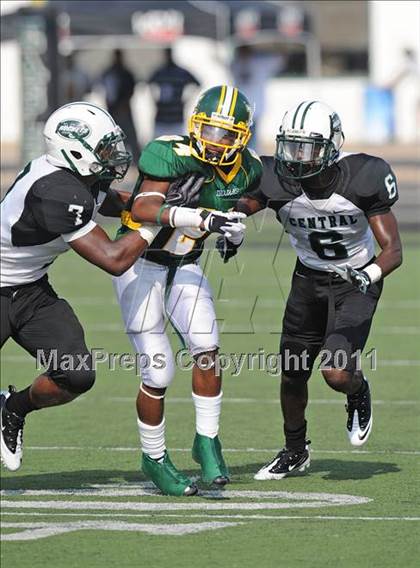 Thumbnail 1 in Madison vs. Central (Florida vs. Texas Football Showcase) photogallery.