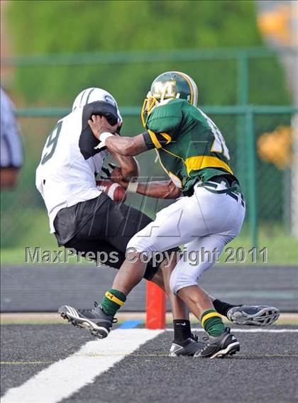 Thumbnail 1 in Madison vs. Central (Florida vs. Texas Football Showcase) photogallery.