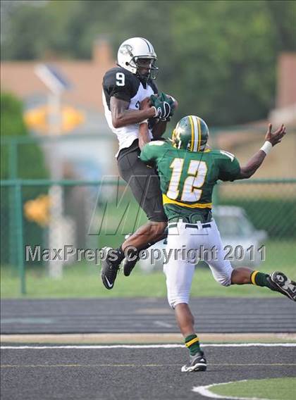 Thumbnail 2 in Madison vs. Central (Florida vs. Texas Football Showcase) photogallery.
