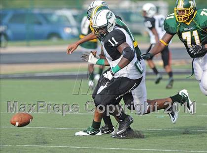 Thumbnail 1 in Madison vs. Central (Florida vs. Texas Football Showcase) photogallery.