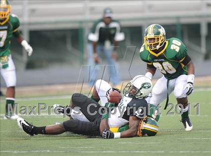 Thumbnail 2 in Madison vs. Central (Florida vs. Texas Football Showcase) photogallery.