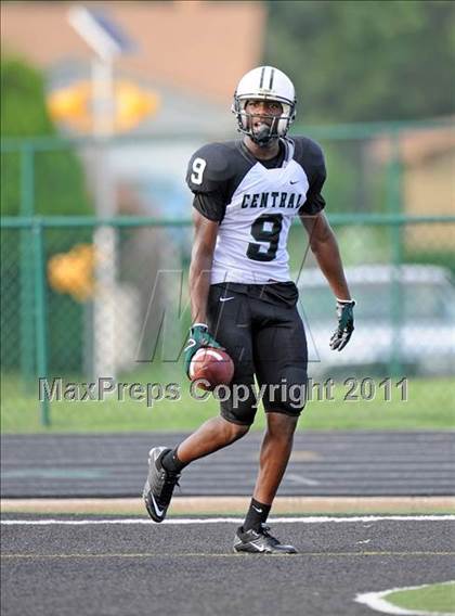 Thumbnail 2 in Madison vs. Central (Florida vs. Texas Football Showcase) photogallery.