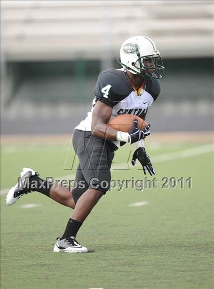 Thumbnail 1 in Madison vs. Central (Florida vs. Texas Football Showcase) photogallery.