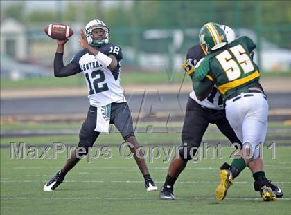 Thumbnail 2 in Madison vs. Central (Florida vs. Texas Football Showcase) photogallery.