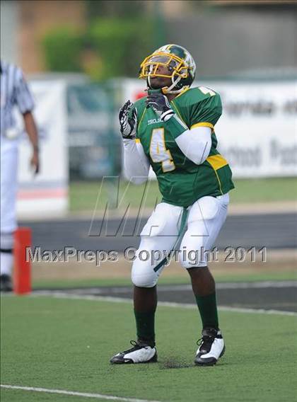 Thumbnail 3 in Madison vs. Central (Florida vs. Texas Football Showcase) photogallery.