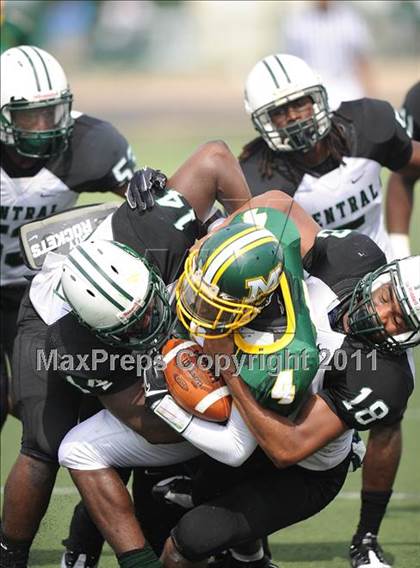 Thumbnail 2 in Madison vs. Central (Florida vs. Texas Football Showcase) photogallery.
