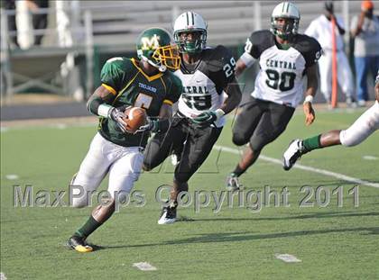 Thumbnail 1 in Madison vs. Central (Florida vs. Texas Football Showcase) photogallery.