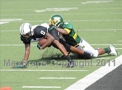 Thumbnail 1 in Madison vs. Central (Florida vs. Texas Football Showcase) photogallery.