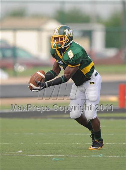 Thumbnail 2 in Madison vs. Central (Florida vs. Texas Football Showcase) photogallery.