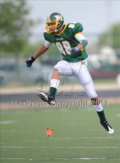 Thumbnail 2 in Madison vs. Central (Florida vs. Texas Football Showcase) photogallery.