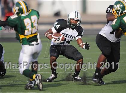 Thumbnail 2 in Madison vs. Central (Florida vs. Texas Football Showcase) photogallery.