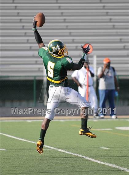 Thumbnail 3 in Madison vs. Central (Florida vs. Texas Football Showcase) photogallery.