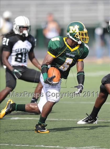 Thumbnail 1 in Madison vs. Central (Florida vs. Texas Football Showcase) photogallery.