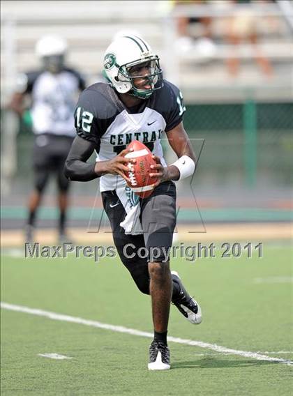 Thumbnail 1 in Madison vs. Central (Florida vs. Texas Football Showcase) photogallery.