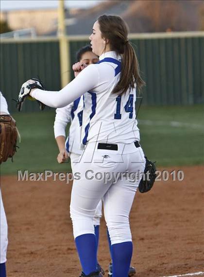 Thumbnail 2 in Nolan Catholic vs. Summit photogallery.