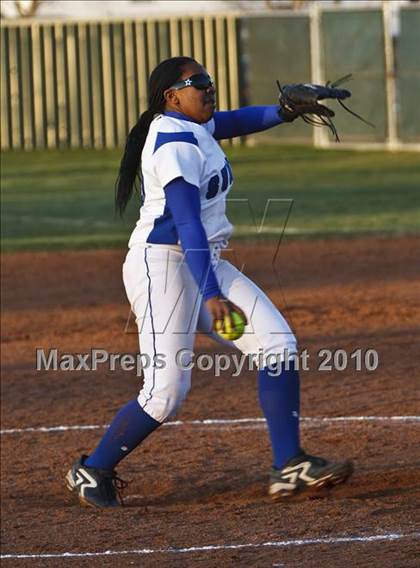 Thumbnail 3 in Nolan Catholic vs. Summit photogallery.
