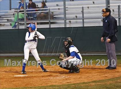 Thumbnail 2 in Nolan Catholic vs. Summit photogallery.
