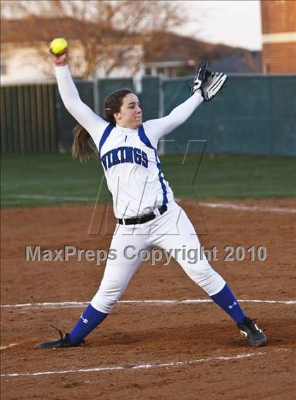 Thumbnail 2 in Nolan Catholic vs. Summit photogallery.