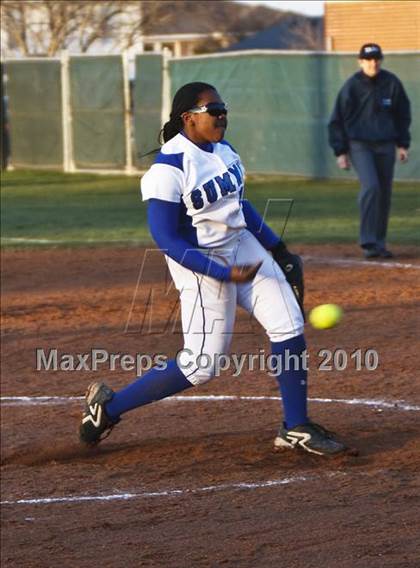 Thumbnail 3 in Nolan Catholic vs. Summit photogallery.