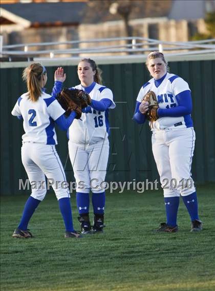 Thumbnail 3 in Nolan Catholic vs. Summit photogallery.