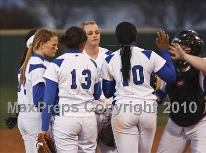 Thumbnail 3 in Nolan Catholic vs. Summit photogallery.
