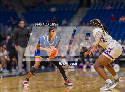 Thumbnail 1 in Lincoln vs. La Vega (UIL 4A Basketball Semifinal) photogallery.