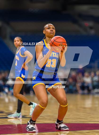 Thumbnail 1 in Lincoln vs. La Vega (UIL 4A Basketball Semifinal) photogallery.