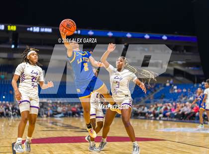 Thumbnail 1 in Lincoln vs. La Vega (UIL 4A Basketball Semifinal) photogallery.