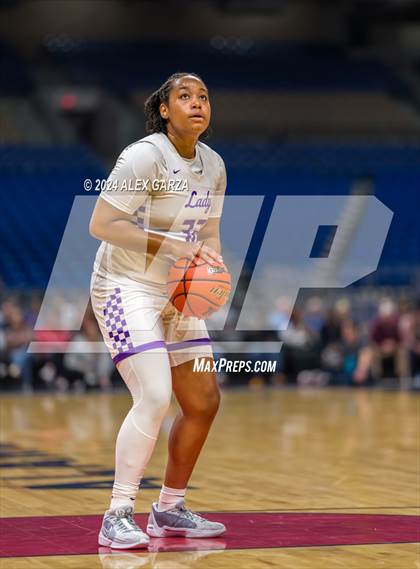 Thumbnail 3 in Lincoln vs. La Vega (UIL 4A Basketball Semifinal) photogallery.