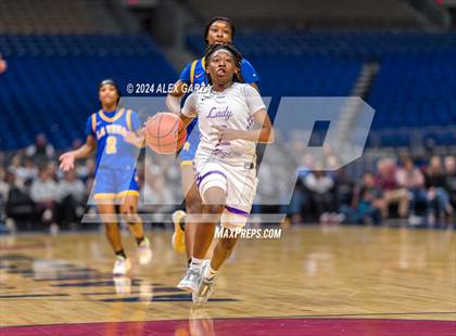 Thumbnail 1 in Lincoln vs. La Vega (UIL 4A Basketball Semifinal) photogallery.